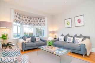 Ultimate Coastal Luxury - 5 Bed, Spacious, Parking, Hot Tub - 1