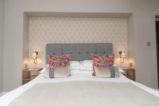 Ultimate Coastal Luxury - 5 Bed, Spacious, Parking, Hot Tub - 3
