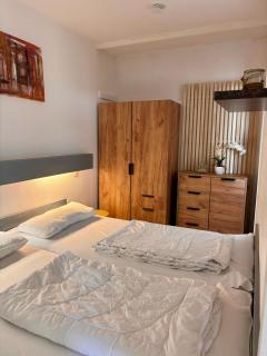 Schöne Ferienwohnung mit Schwimmbad, Sauna und Balkon - 0