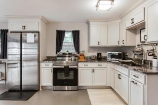 1Br 1bath - Greenway Garage w Firepit - 9