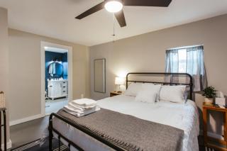 1Br 1bath - Greenway Garage w Firepit - 8