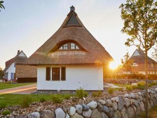Haus am Bodden mit Sauna - Fuhlendorf - 3