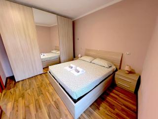 Dascio Lakefront with Private Garden and Parking - 0