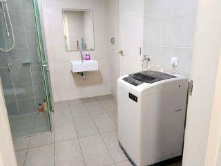 ST2-29-11 LaBambasuite1BRSolsticeWi-fiNETFLIXPARKING - 9