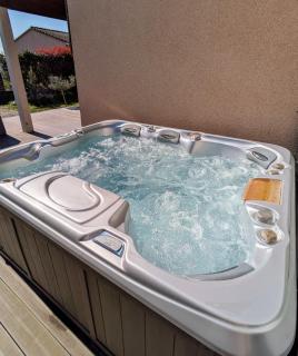 Maison familiale avec jacuzzi et clim - 8
