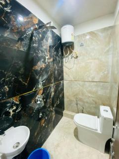 Gyanav Hotel and Restaurant - 4