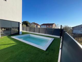 Villa V, POOL VIEW ROOM WITH FRENCH BALCONY, PRIVATE BATHROOM, SHARED KITCHEN, LIVING ROOM AND GARDEN WITH HEATED POOL, Privlaka, Zadar - Privlaka - 1