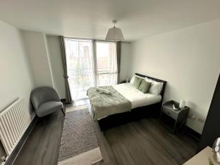 1 Bed Apartment in City Centre with Parking - Birmingham - 0