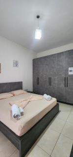 Double room with shared bathroom - Tirana - 8