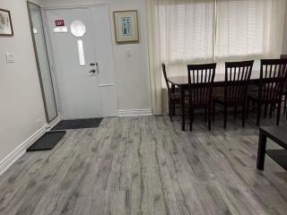 Ensuite Queen Room Sunshine & Convenience near Finch station - Toronto - 2