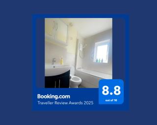 Misk Homes #2 Near Heathrow Airport, shops & Brunel University - Free Parking - 2