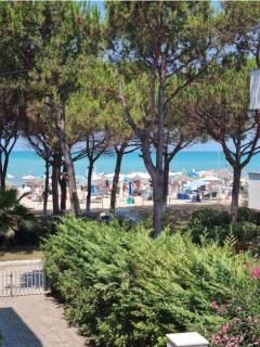 Beachfront BLUE WAVE VILLA in Private Villa Resort Qerret, Albania - Golem - 9