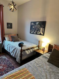 Friendly Abbey Road Retreat - Berwyn - 3