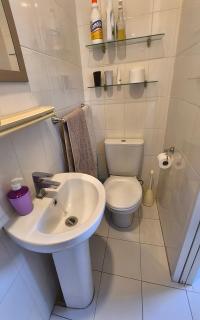 Small private self-contained unit - 7