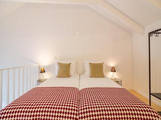 Charming Porto apartment in prime location - Porto - 7