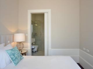 Spacious city apartment with modern amenities - 7