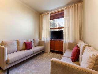 Spacious 4-Bedroom Apartment in Porto - Oporto - 0