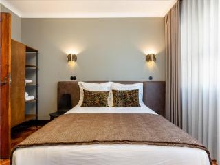 Spacious 4-Bedroom Apartment in Porto - Oporto - 2