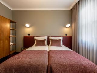 Spacious 4-Bedroom Apartment in Porto - Oporto - 7