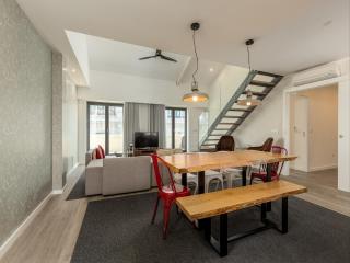 Spacious 4-Bedroom Apartment in Porto - Porto - 1