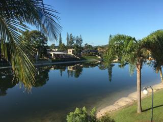 Waterfront 3 Bedroom House in Family Friendly Resort - Gold Coast - 9