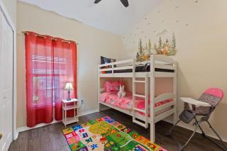 Luxe 3BR 2BA Oasis with Pool & Designer Touches, Disneyland, Legoland - 4