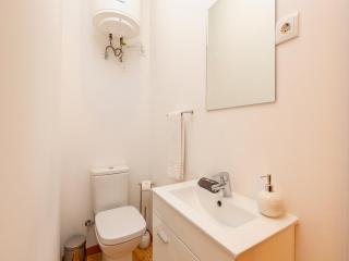 2 Bedroom Apartment in Oporto - Porto - 3