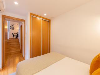 2 Bedroom Apartment in Oporto - Porto - 2