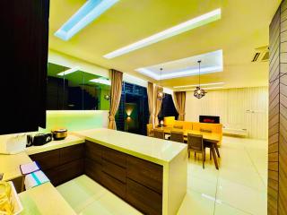 Beautiful 20-Person Villa, Walk to Beach & Market - Batu Ferringhi - 5