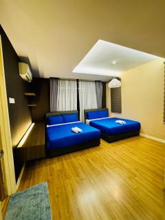Beautiful 20-Person Villa, Walk to Beach & Market - Batu Ferringhi - 1