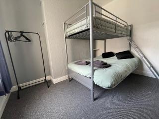 Spacious 2 bedroom property - 5G WIFI & fully equipped kitchen - 2