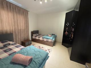 1108 . Spacious 3BR Apt. 2BA Near Airport - 1