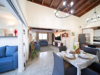 Colonial 2BR Apartment 2mins walk to beach - Sosúa - 0