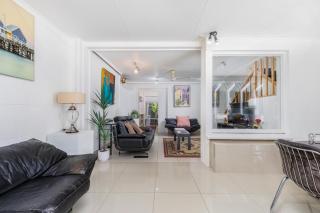 Architectural Comfy 2B&2B home with a garden view close to a lake and Yarralumla Shopping Centre - Yarralumla - 7