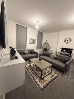 Modern 2-Bed City Stay - Sleeps 6 - 4K TV & WiFi - - 7