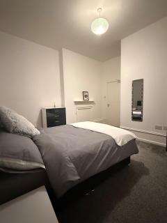 Modern 2-Bed City Stay - Sleeps 6 - 4K TV & WiFi - - 1
