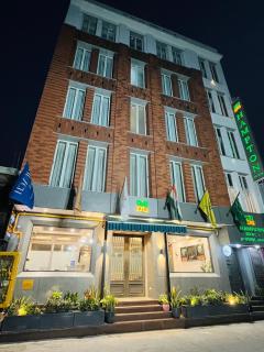 Hampton By IC's - Noida - 8
