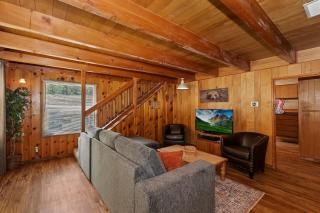 Sunshine Cabin - Cozy 2-Story Getaway - Big Bear Lake - 9