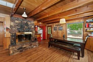 Sunshine Cabin - Cozy 2-Story Getaway - Big Bear Lake - 7