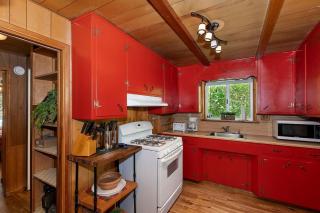 Sunshine Cabin - Cozy 2-Story Getaway - Big Bear Lake - 2