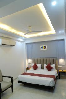 Hotel Mavens House Artemis Hospital Road - 1