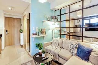 Cozy & Homey 1BR Apartment near MOA facing Pool with Own Parking with Netflix & DisneyPlus - Manila - 0