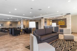 Quality Inn & Suites Kingston - Kingston - 1