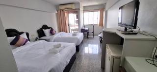 PetchPhiroon Apartment - 9