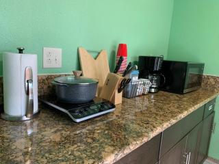 Cozy Suite with On Site Parking Close to Downtown and UC Davis Medical Center - Sacramento - 3