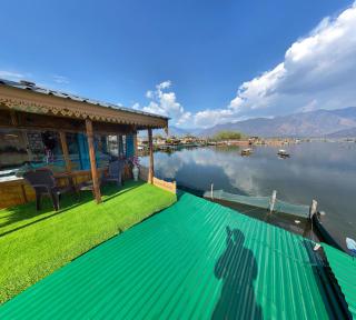 LUXURY Suite BY SP Group OF Houseboats - Srinagar - 8