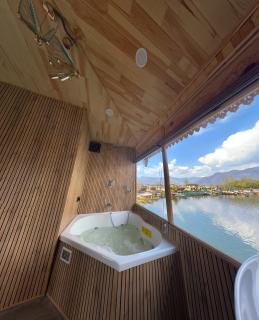 LUXURY Suite BY SP Group OF Houseboats - Srinagar - 5