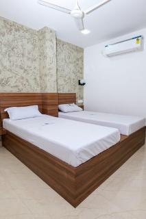 Balu Residency - A Business Class Hotel - 9