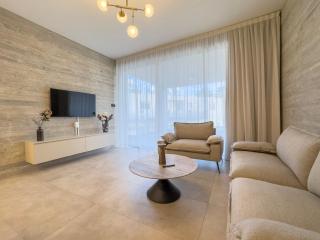 Malberry Park 104 - Modern 2 Bedroom Apartment with Pool, Gym, Jaccuzi - 3