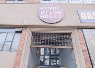 Artsy City Studio Apartment - 6